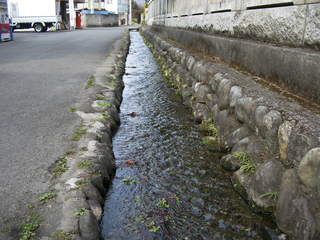 川のほう